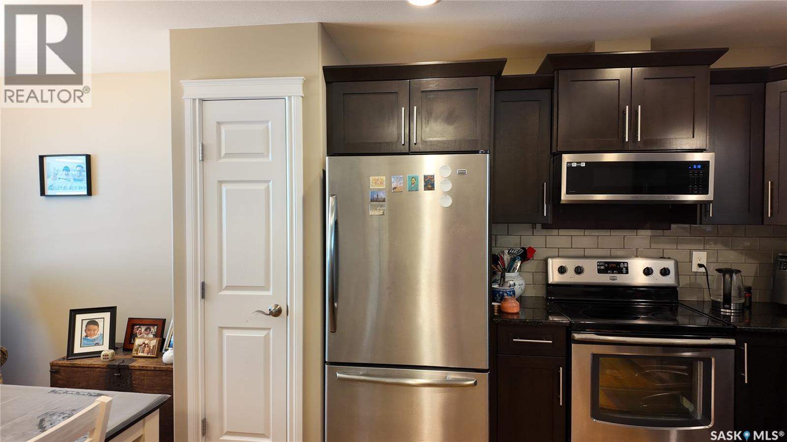 #409 212 Willis CRESCENT - Image 7