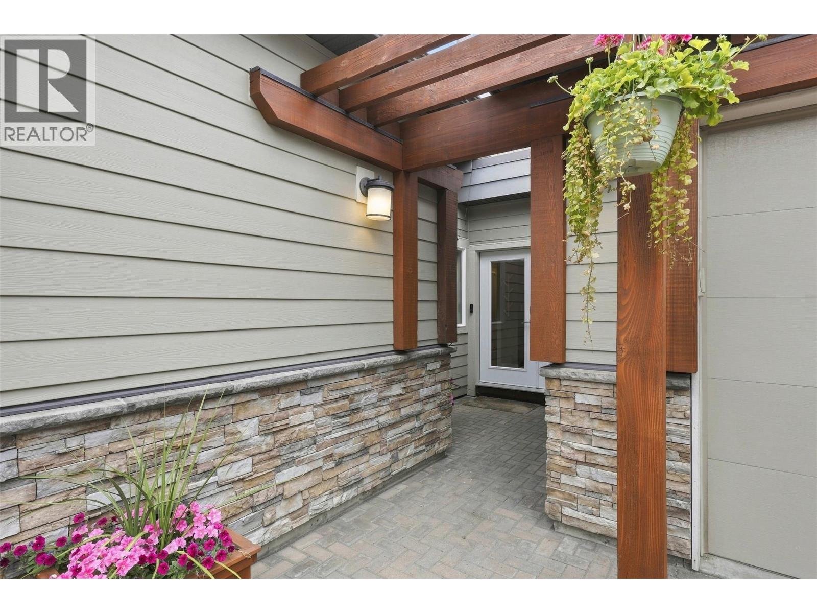 #32 2200 LINFIELD Drive - 3