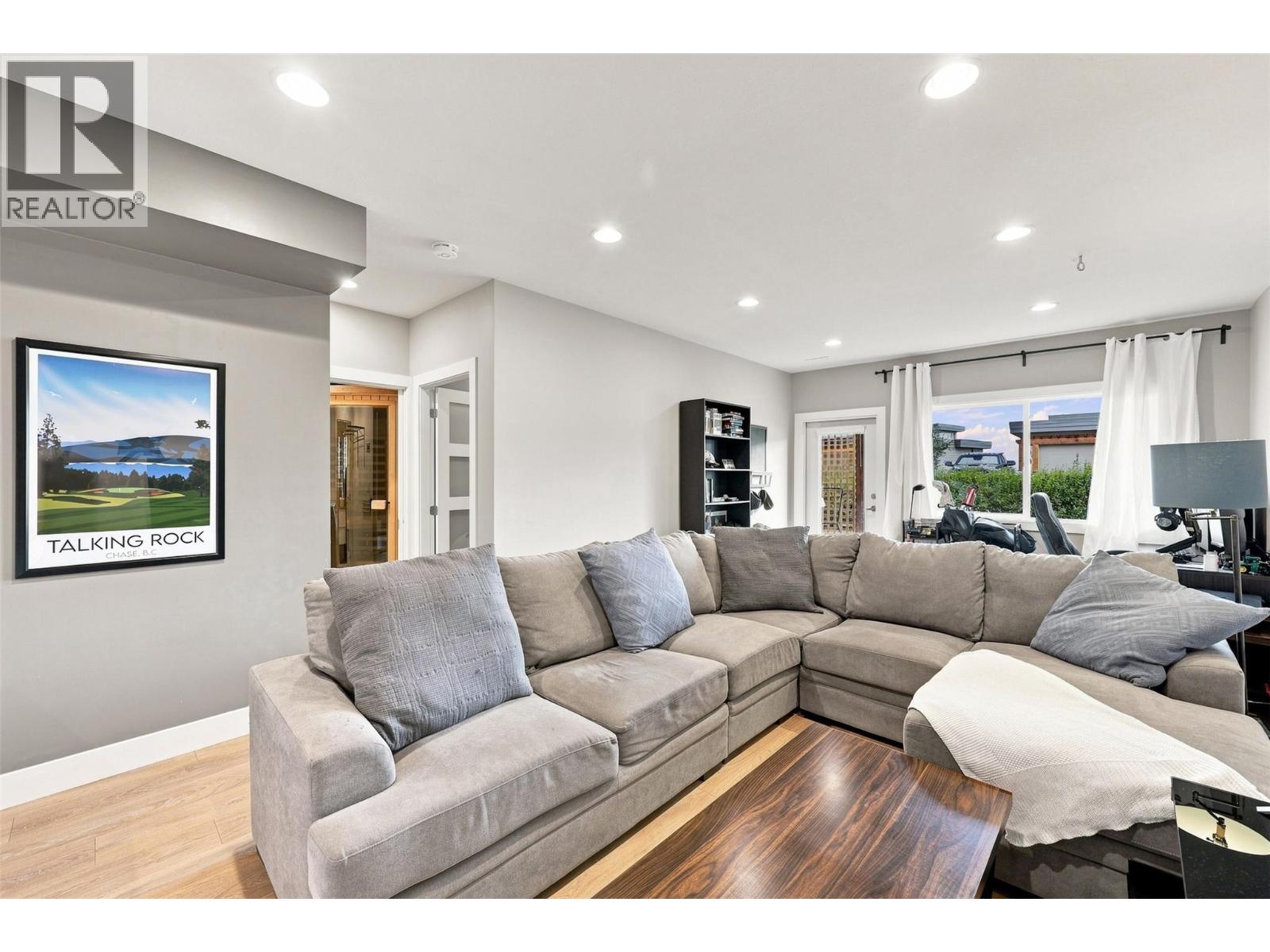 #32 2200 LINFIELD Drive - 23