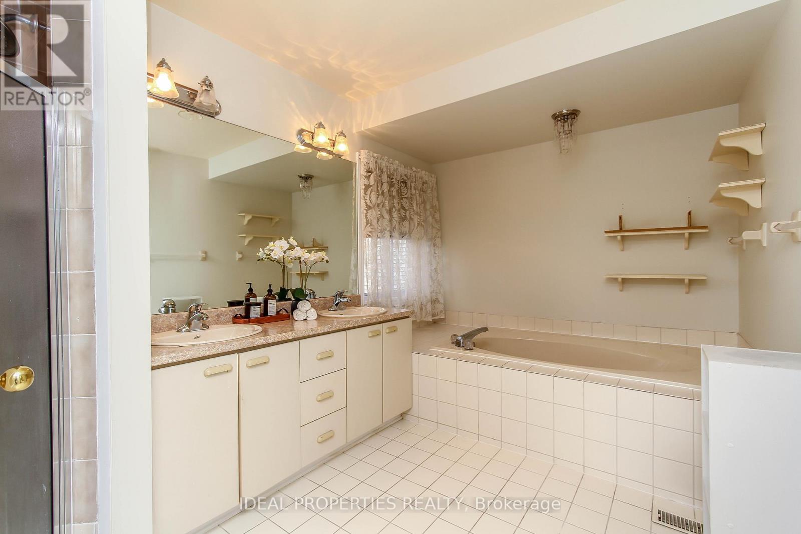 39 HUNTINGS END AVENUE - Image 29