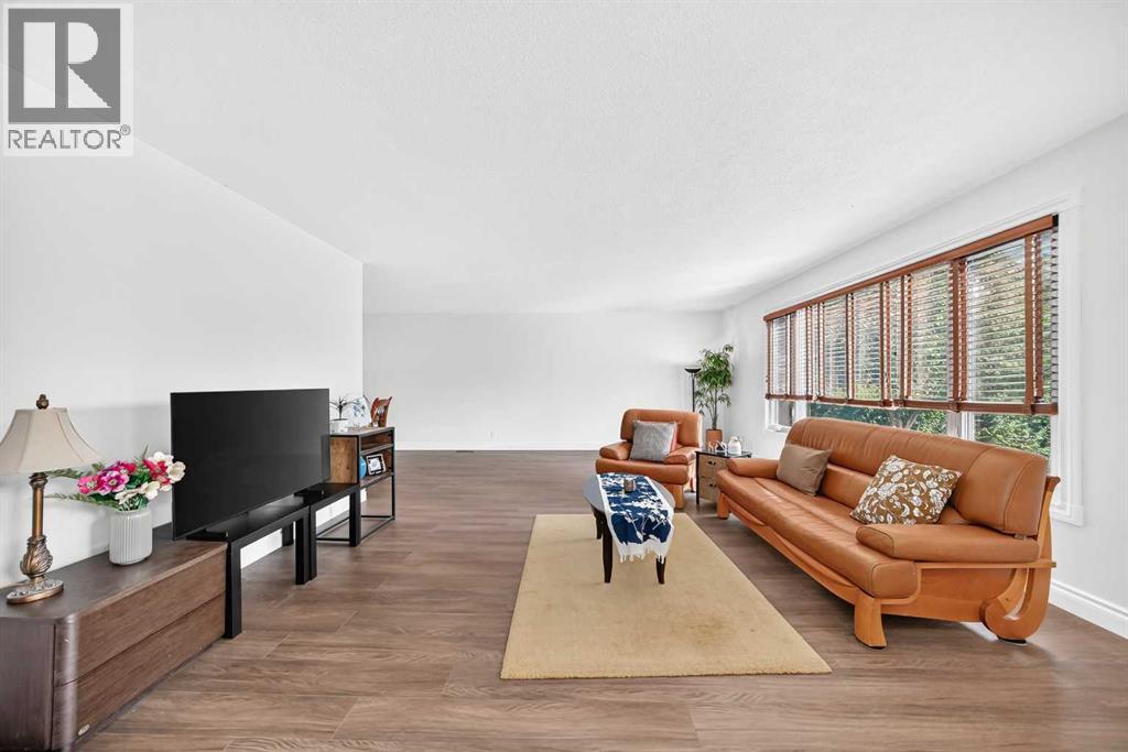 1220 73 Avenue SW - 11
