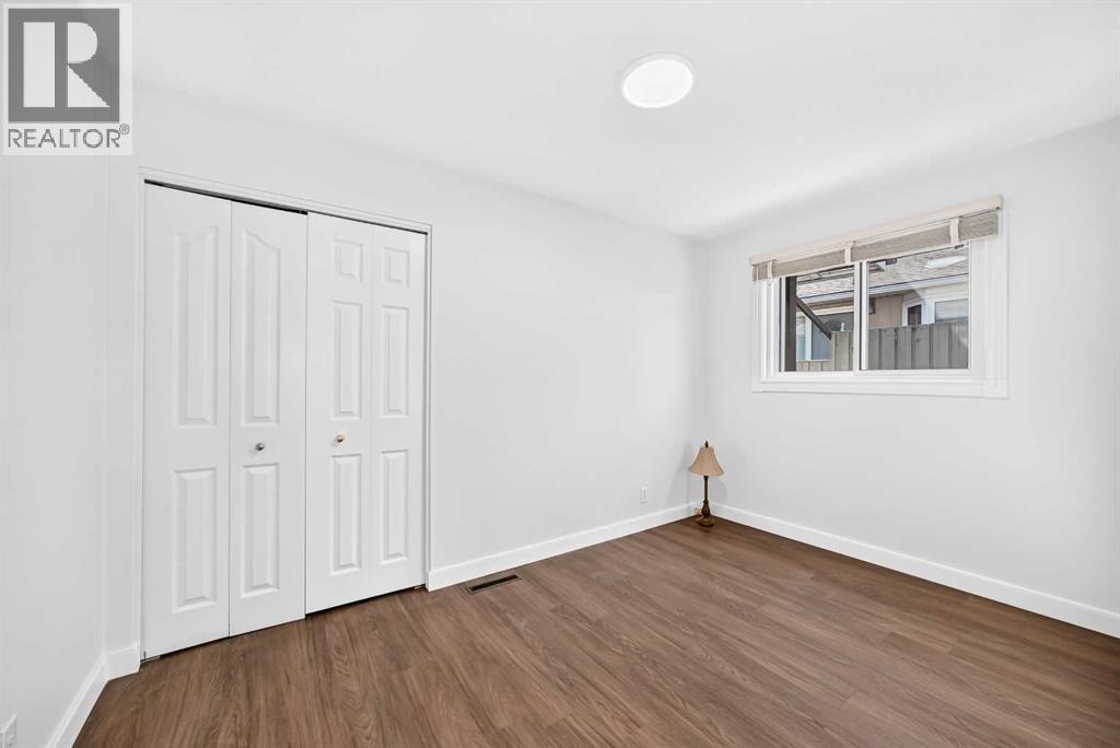 1220 73 Avenue SW - 15