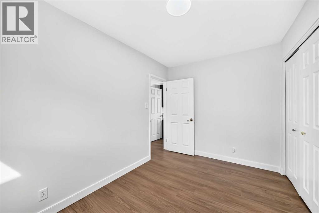 1220 73 Avenue SW - 16