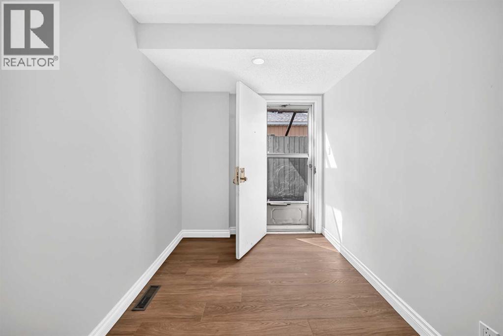 1220 73 Avenue SW - 17