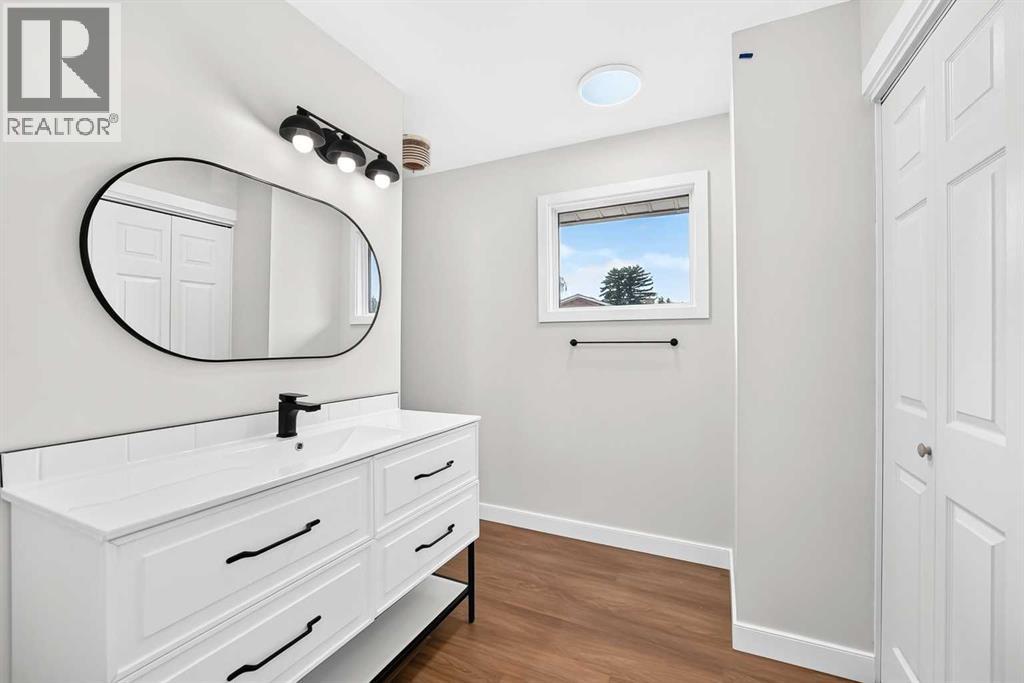 1220 73 Avenue SW - 24