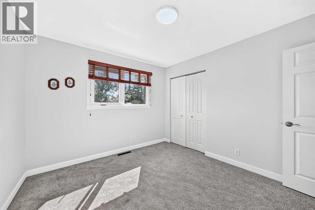1220 73 Avenue SW - 27