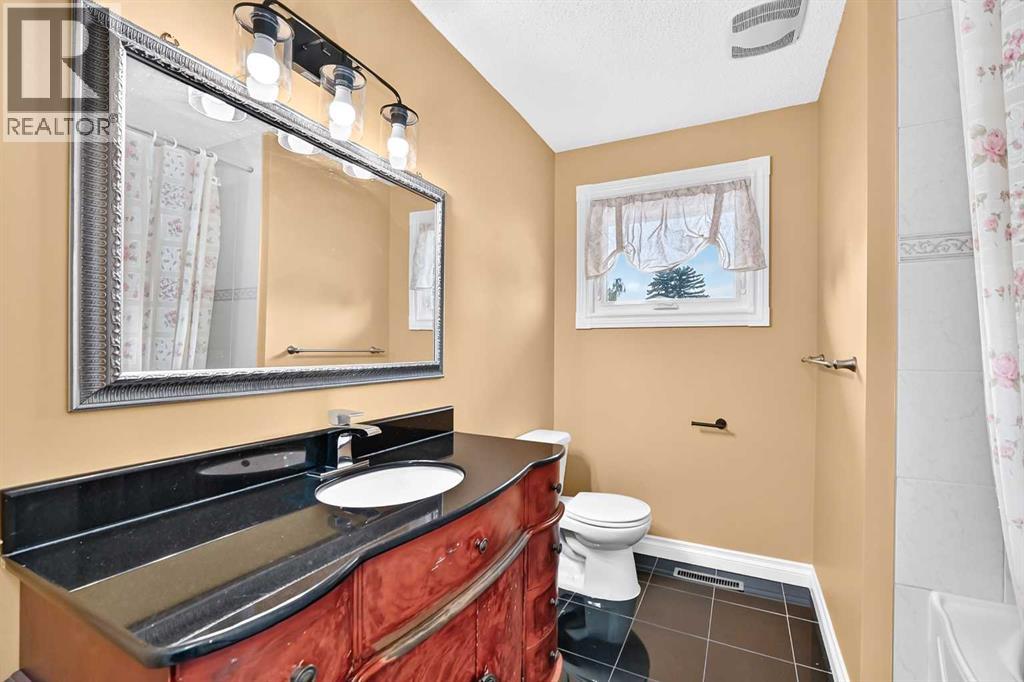 1220 73 Avenue SW - 30