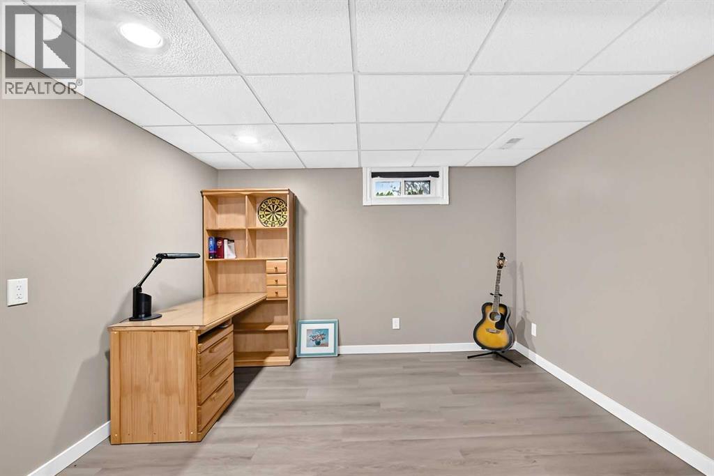 1220 73 Avenue SW - 36