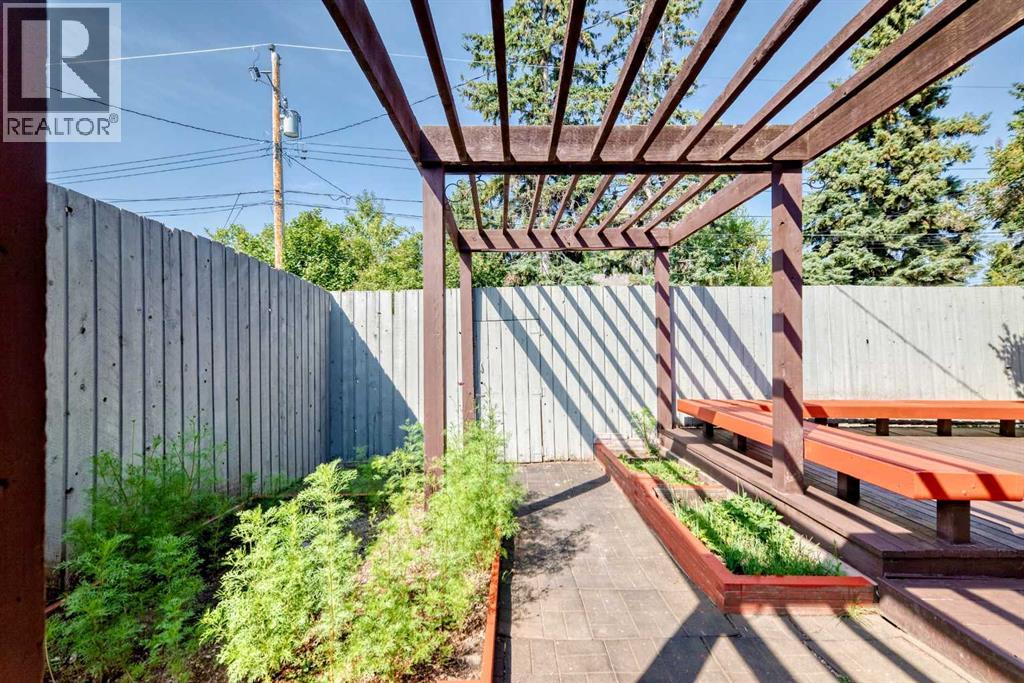 1220 73 Avenue SW - 40