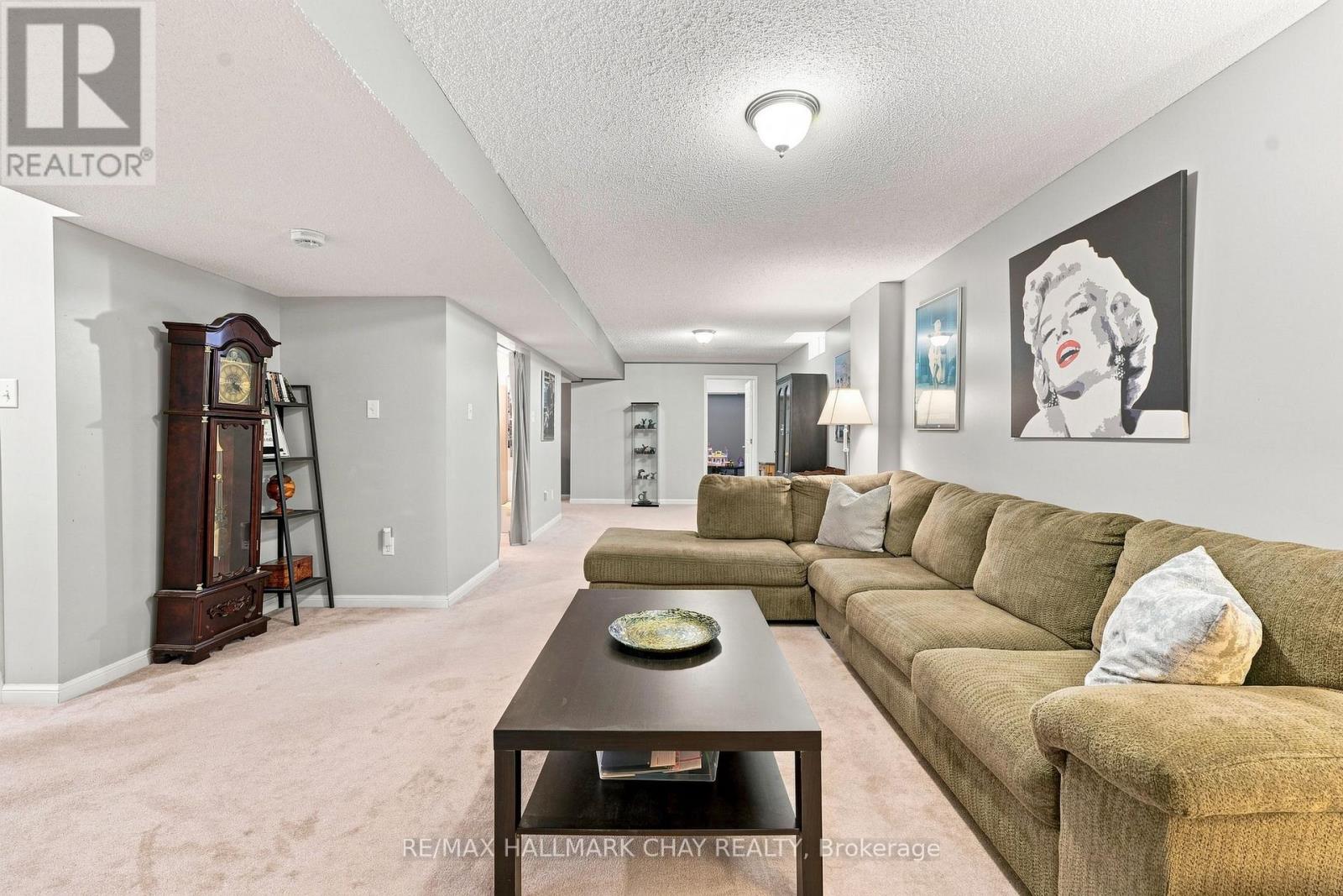 167 THE QUEENSWAY - Image 20