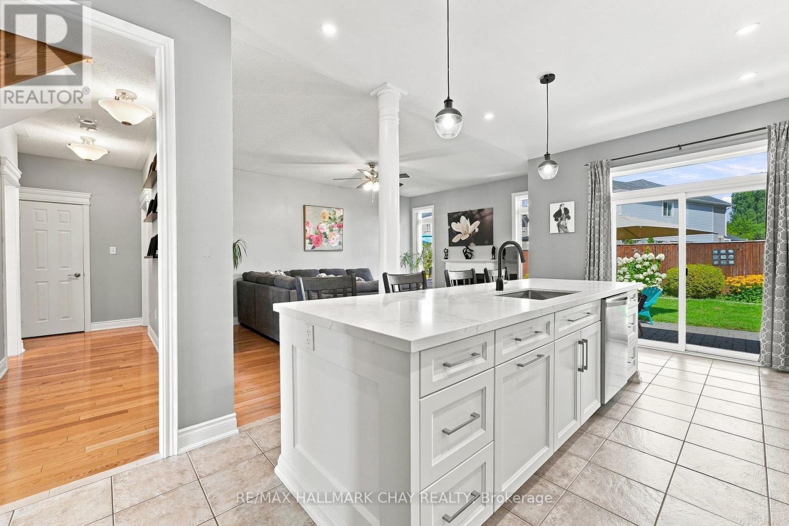 167 THE QUEENSWAY - Image 3