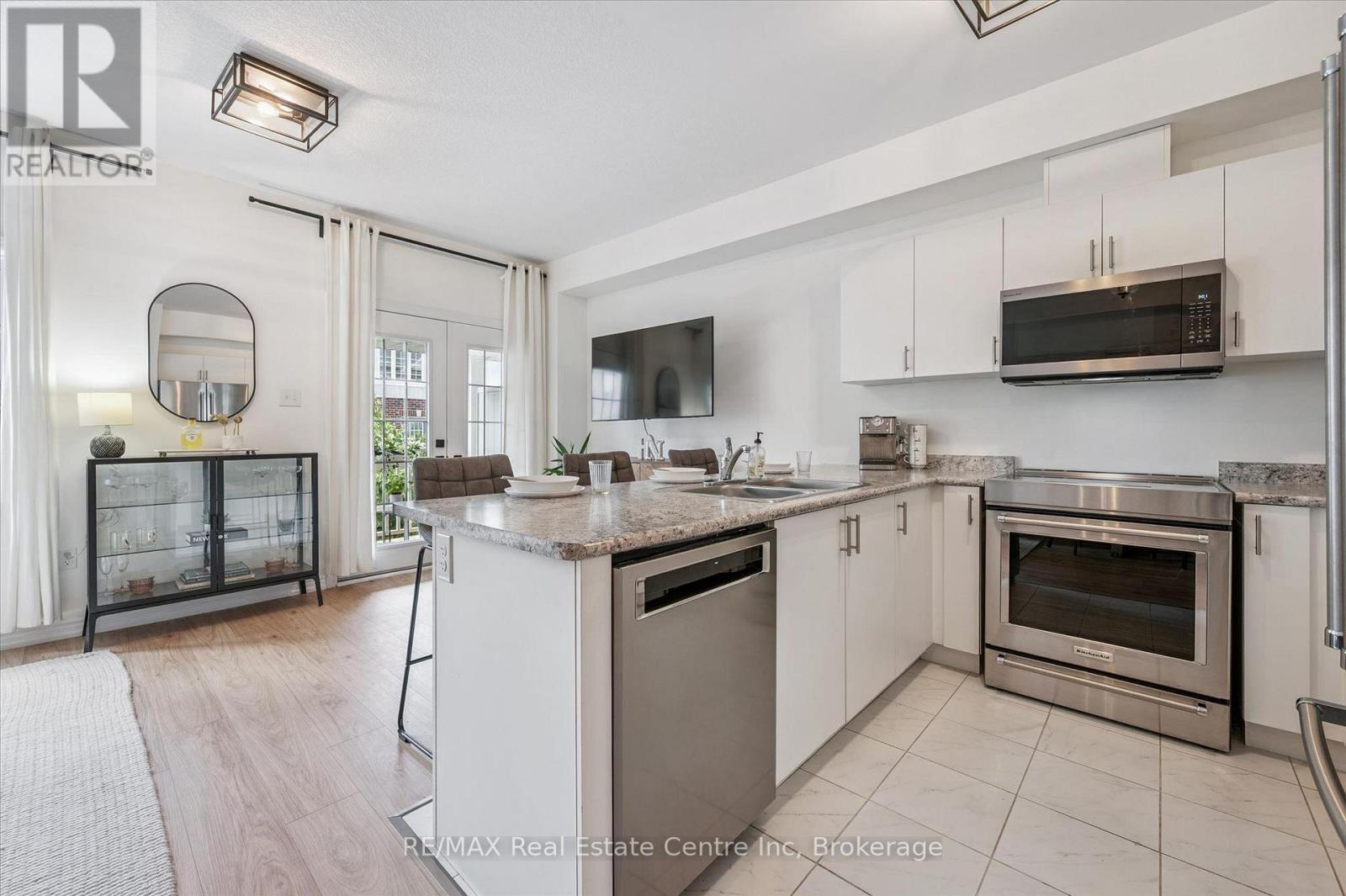 #30 88 DECORSO DRIVE - Image 6