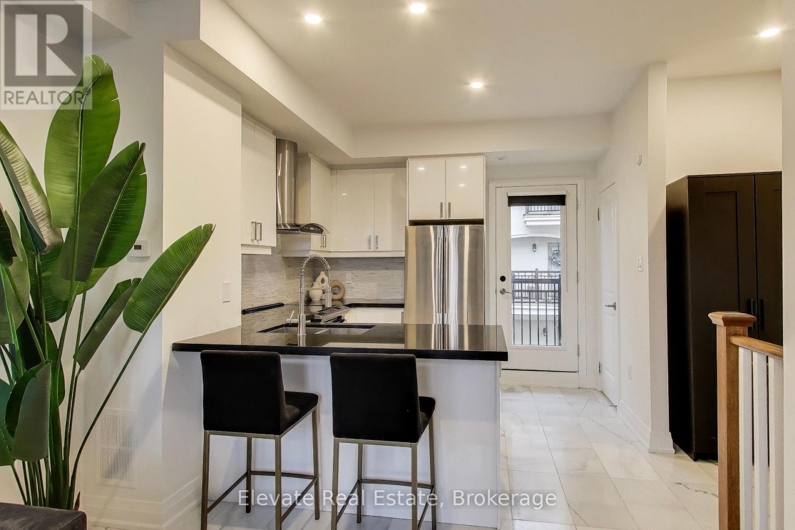 #24 3083 CAWTHRA ROAD - 8