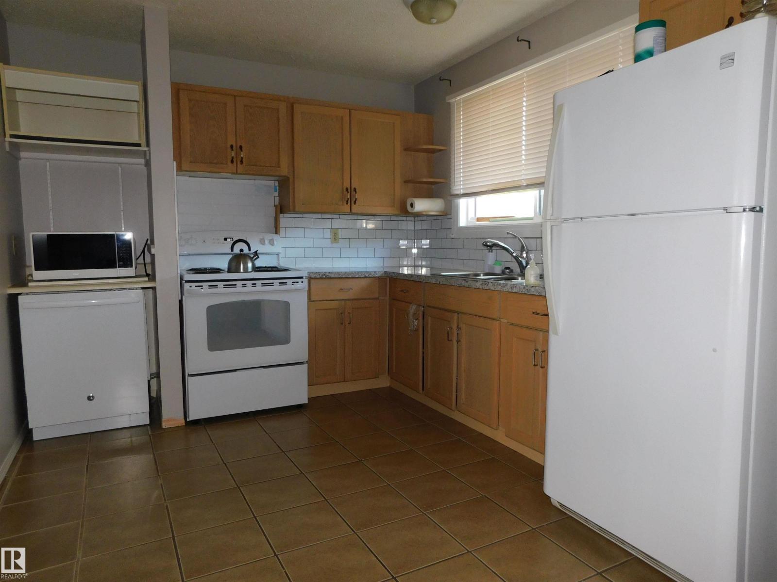 213 HABITAT CR NW - Image 4