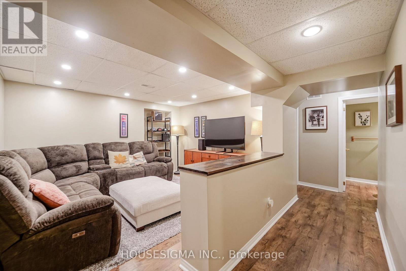 97 BACH AVENUE - Image 32