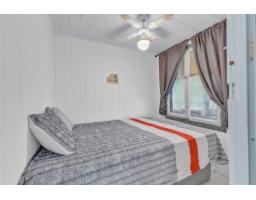 Enclosed porch - 48 Ch. Du Lac-achigan, Val Des Monts, QC J8N1C5 Photo 7