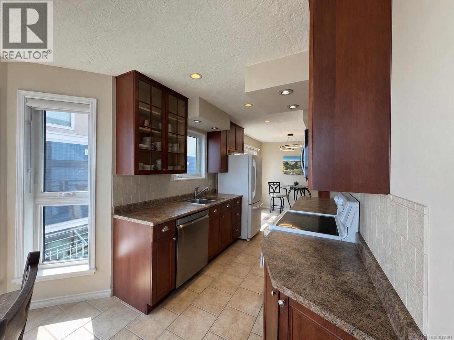 #210 87 Island Hwy S - 6