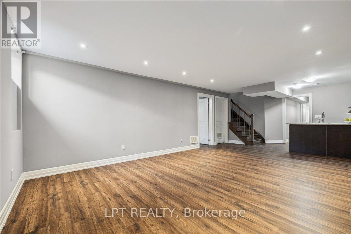 1 DORCHESTER BOULEVARD S - Image 32