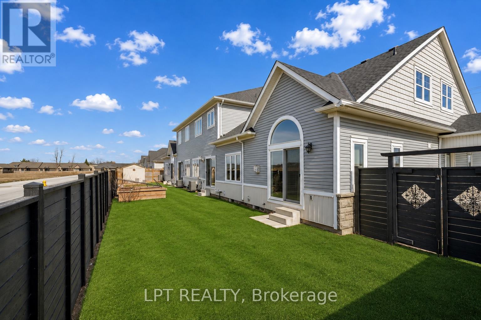 1 DORCHESTER BOULEVARD S - 36