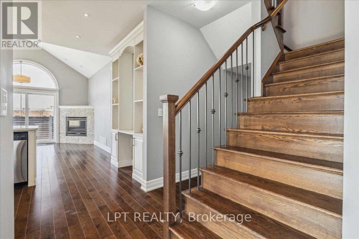 1 DORCHESTER BOULEVARD S - Image 4