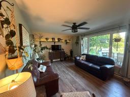 3pc Ensuite bath - 221 Norquay Avenue, Killarney, MB R0K1G0 Photo 9