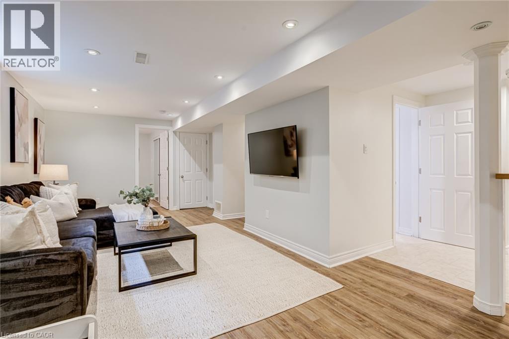 28 HELEN Street - 27
