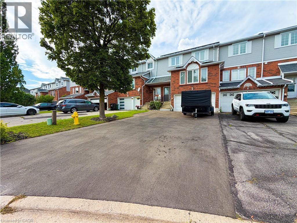 76 FAIRGREEN Close — photo 2