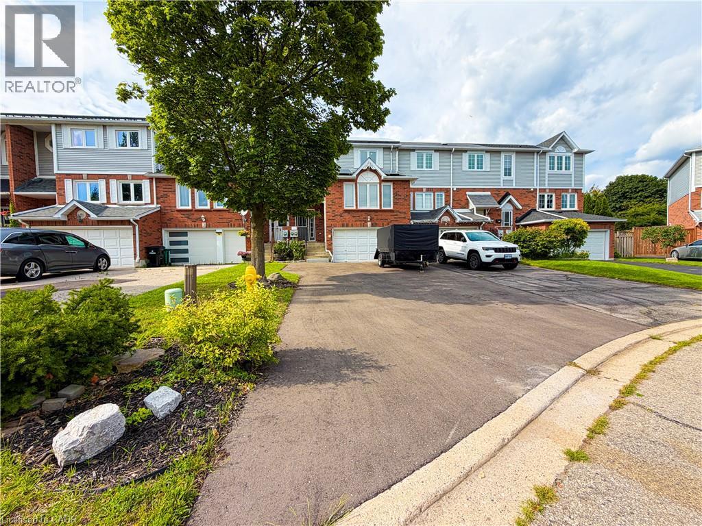 76 FAIRGREEN Close — photo 3