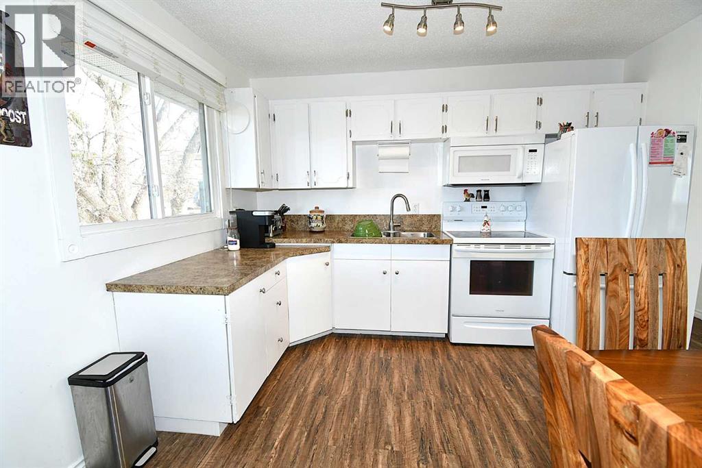 326 3 Avenue - Image 12