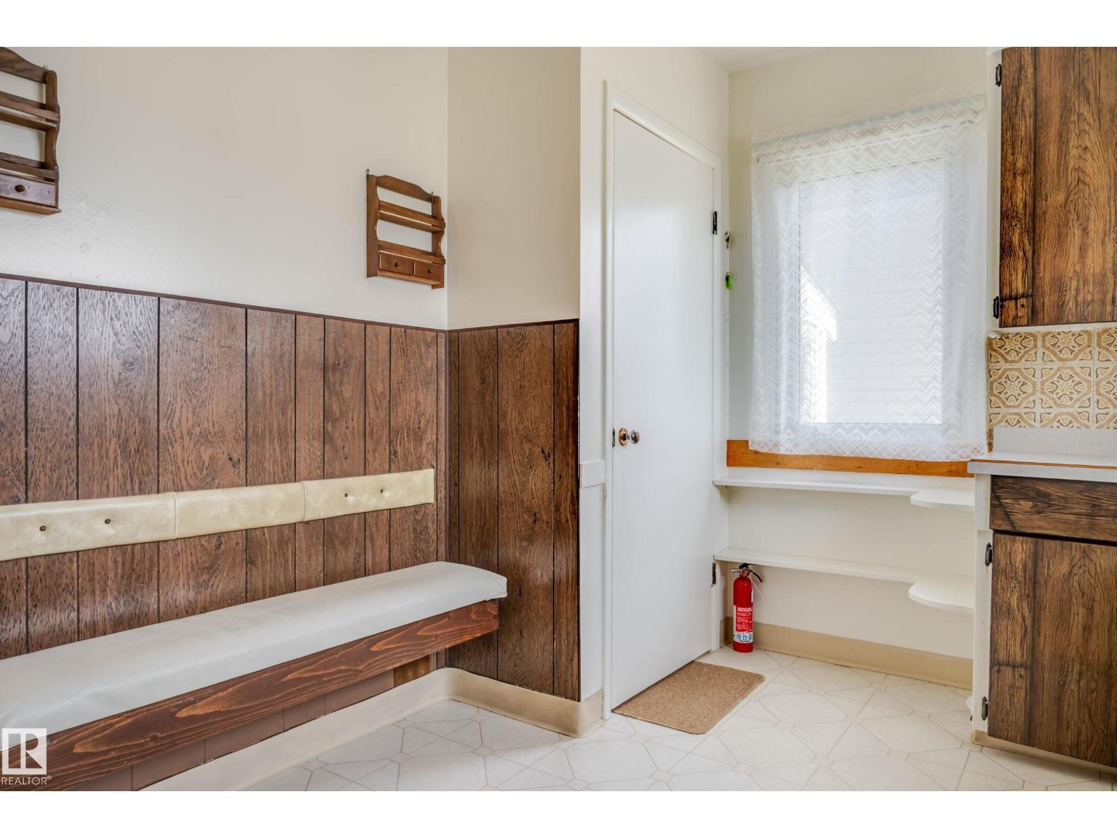 5710 51 AV - Image 11