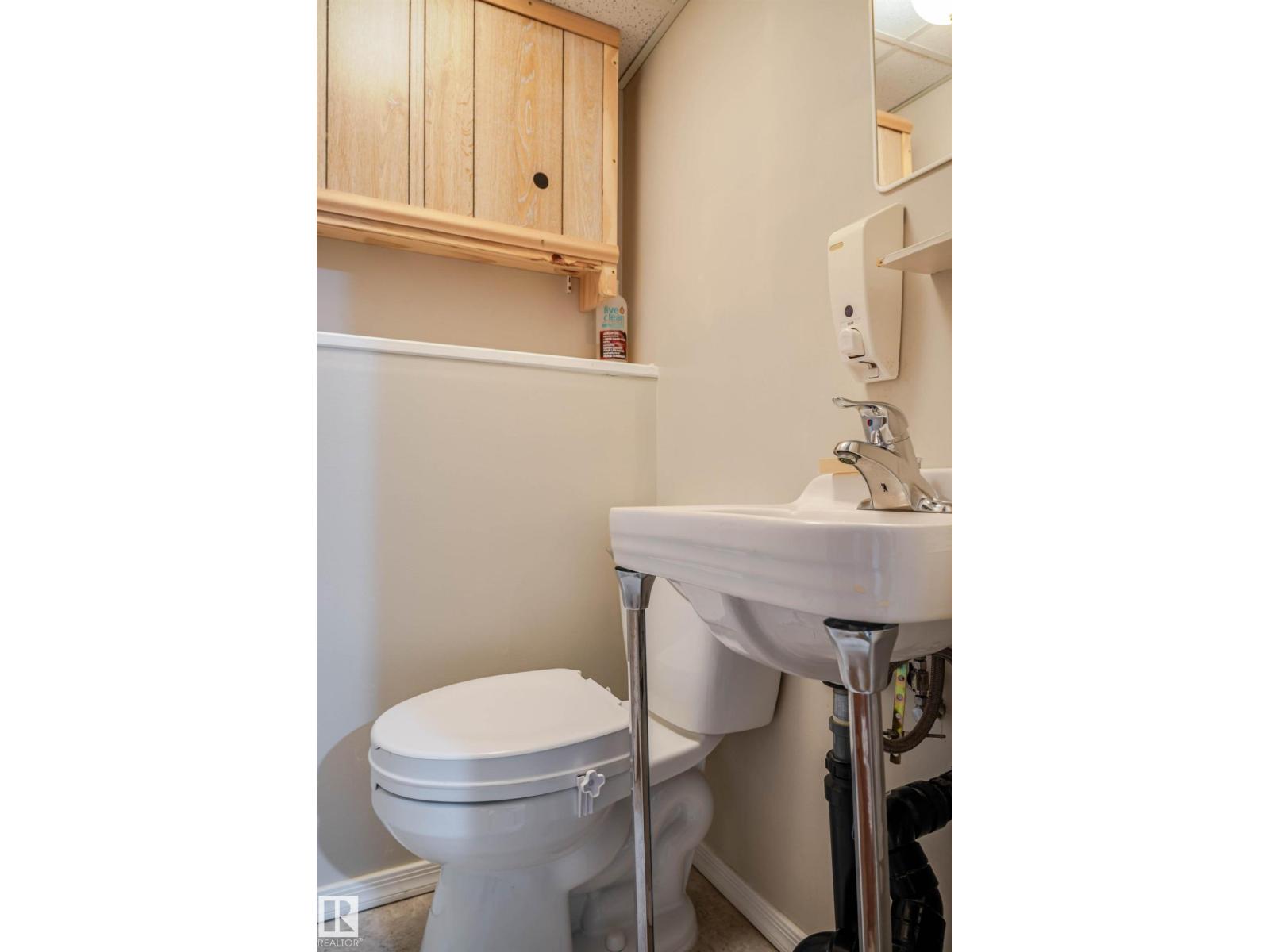 5710 51 AV - Image 27