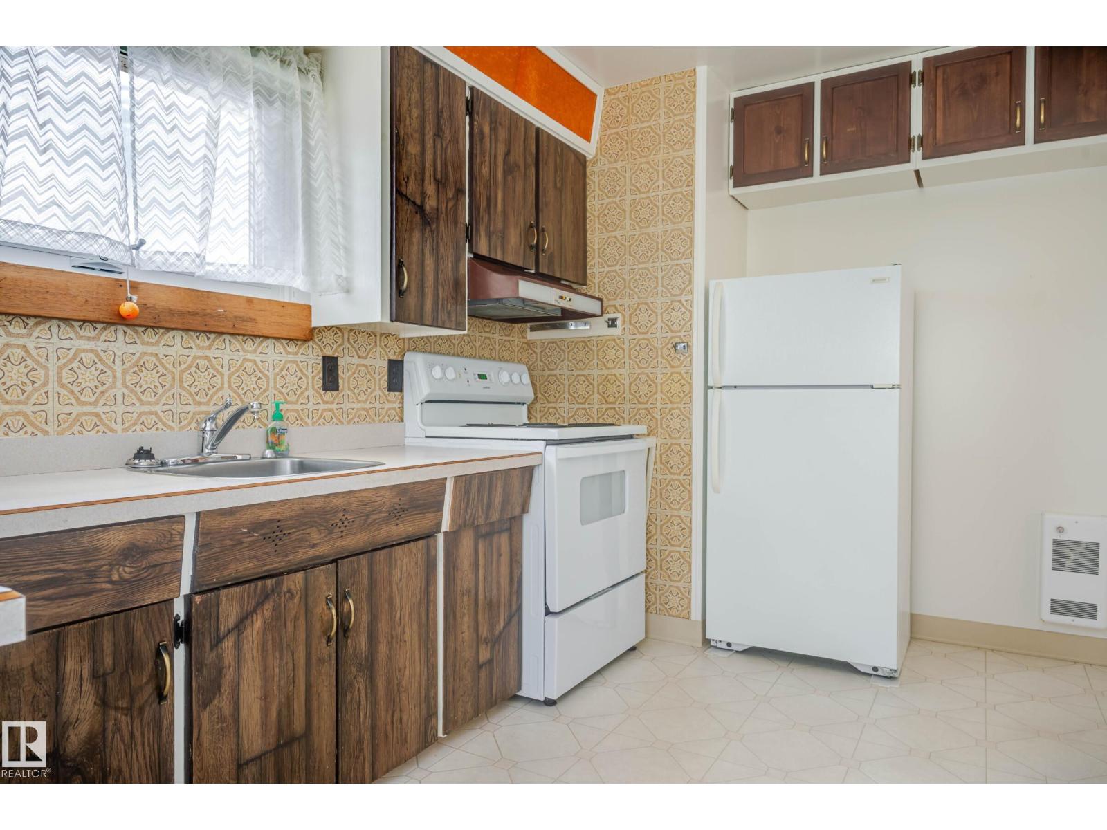 5710 51 AV - Image 8