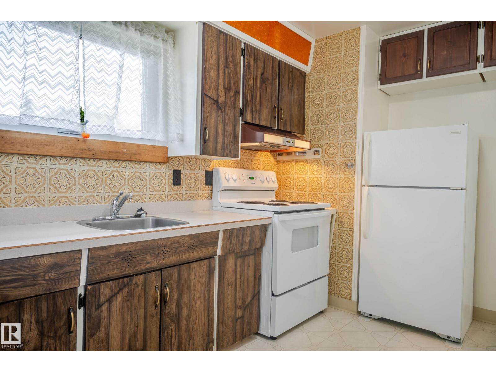 5710 51 AV - Image 9