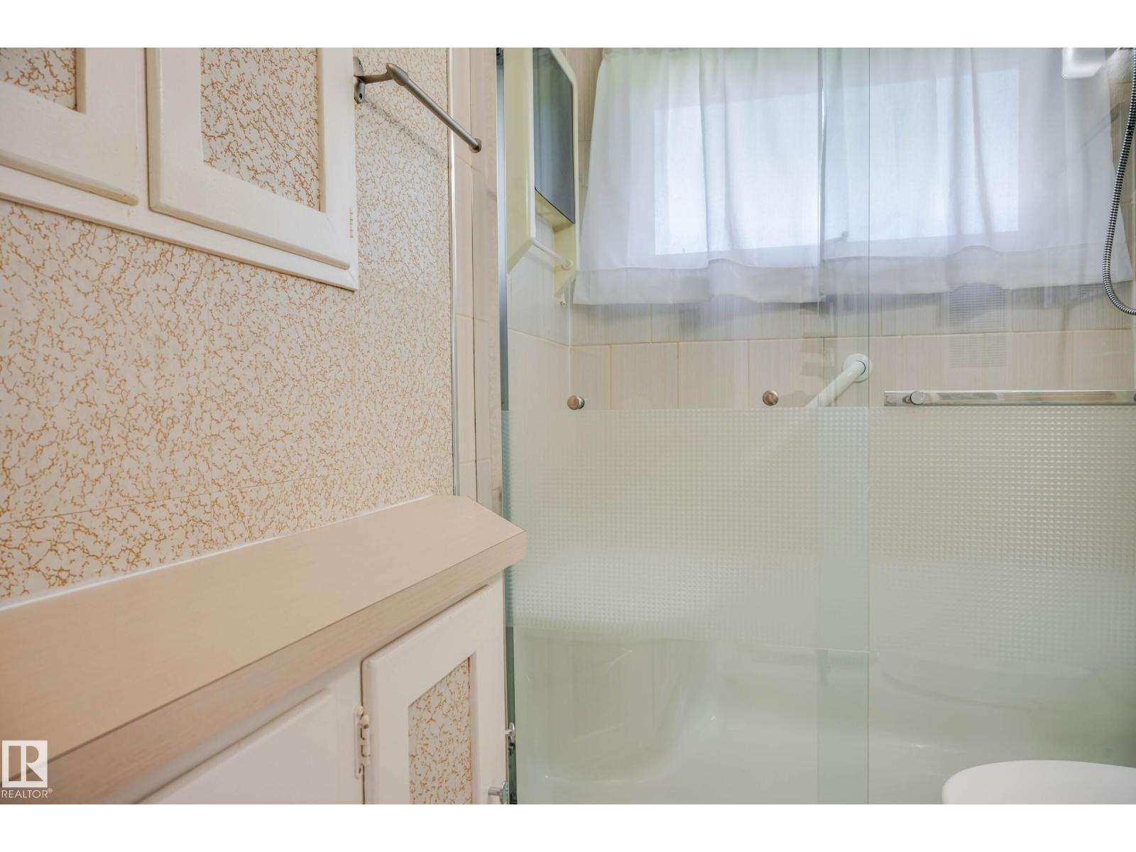 5710 51 AV - Image 16