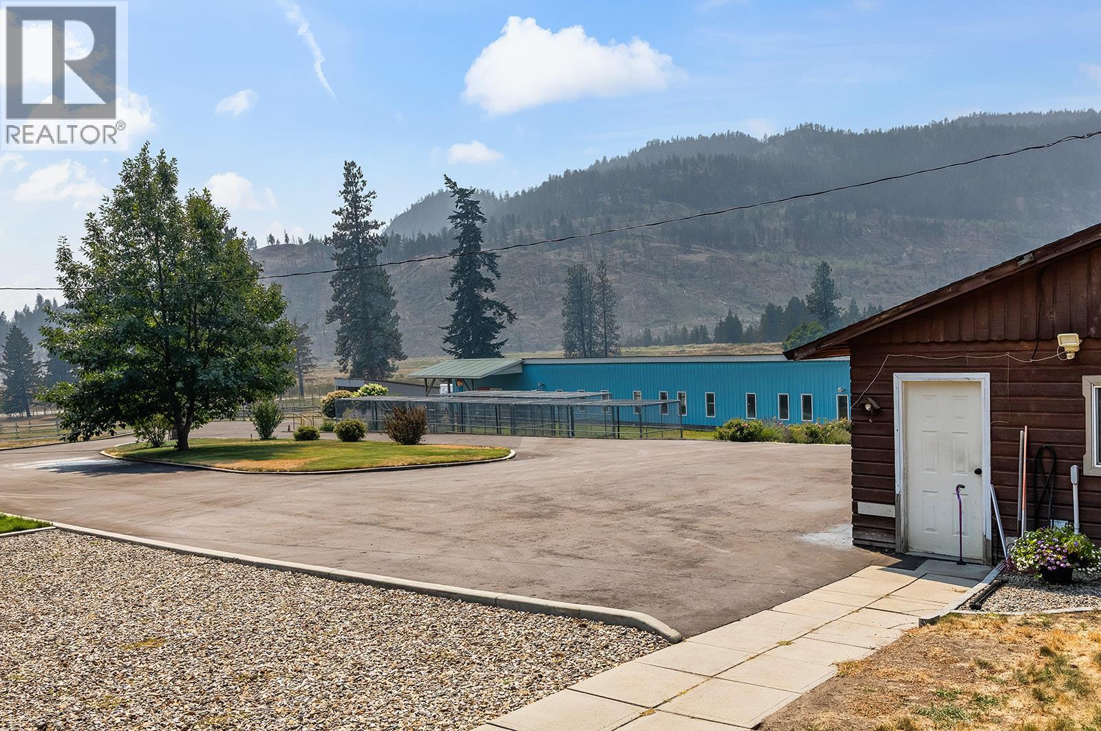 5090 MacKinnon Road, Peachland