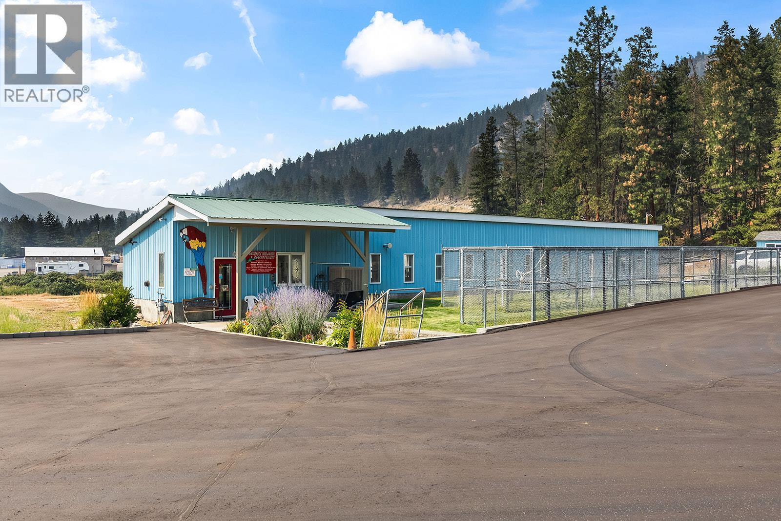 5090 MacKinnon Road, Peachland
