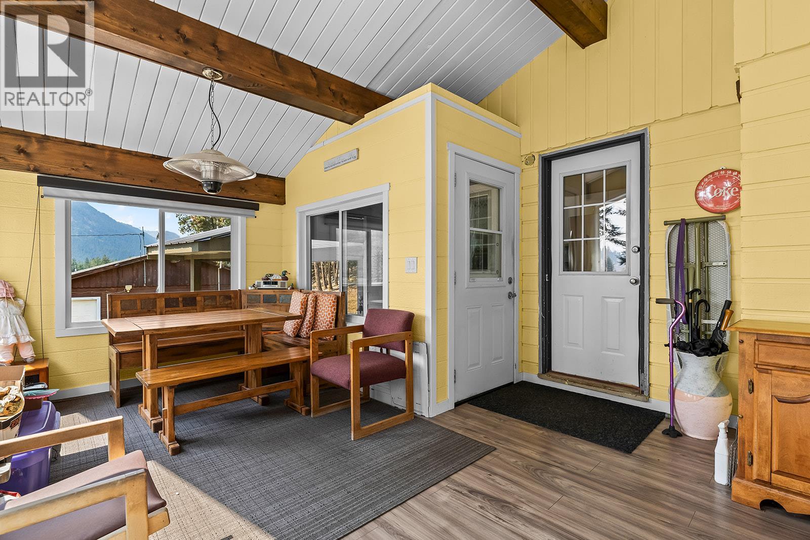 5090 MacKinnon Road, Peachland
