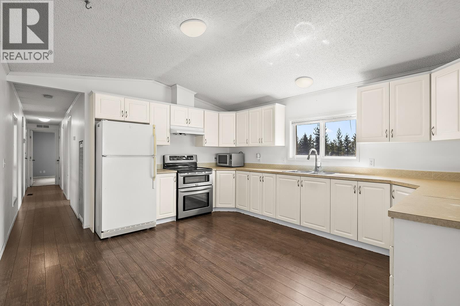 5090 MacKinnon Road - 57