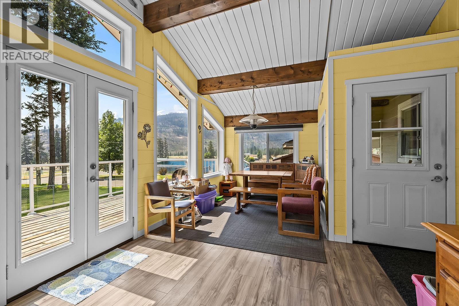 5090 MacKinnon Road, Peachland