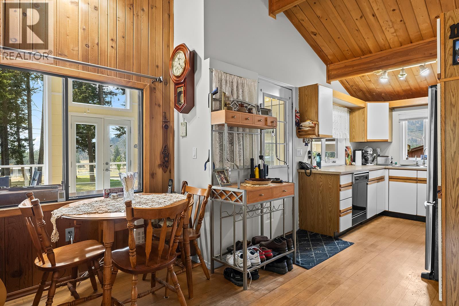 5090 MacKinnon Road - 38