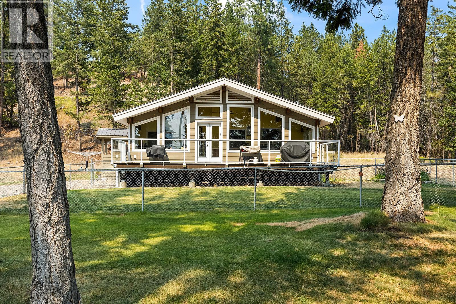 5090 MacKinnon Road, Peachland