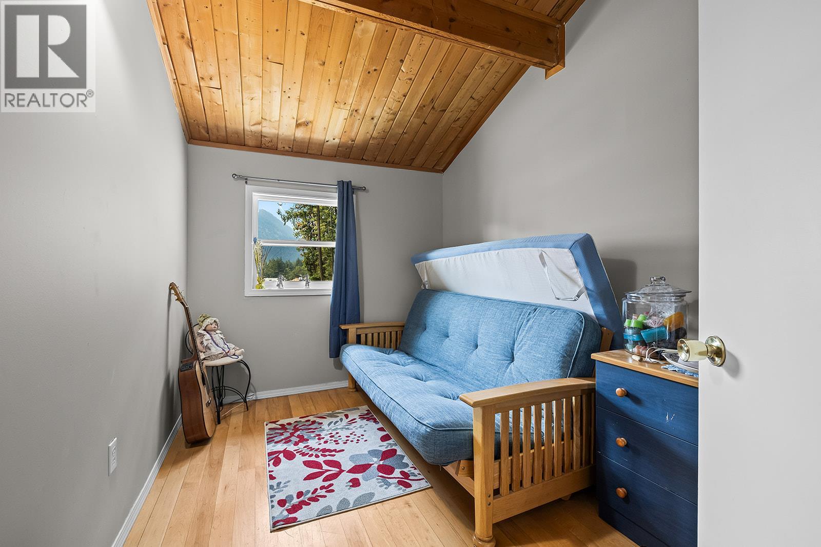 5090 MacKinnon Road, Peachland