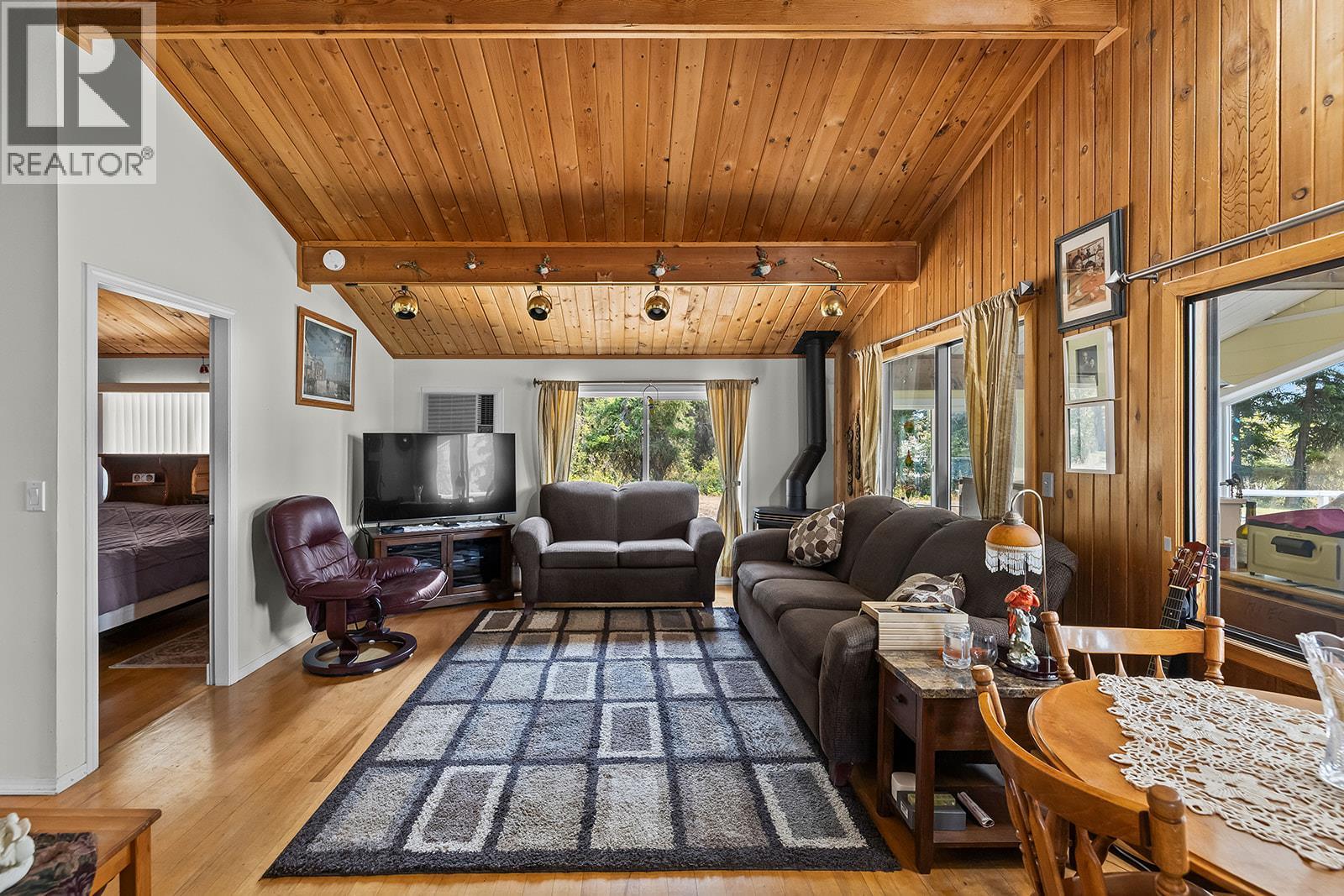 5090 MacKinnon Road - 43