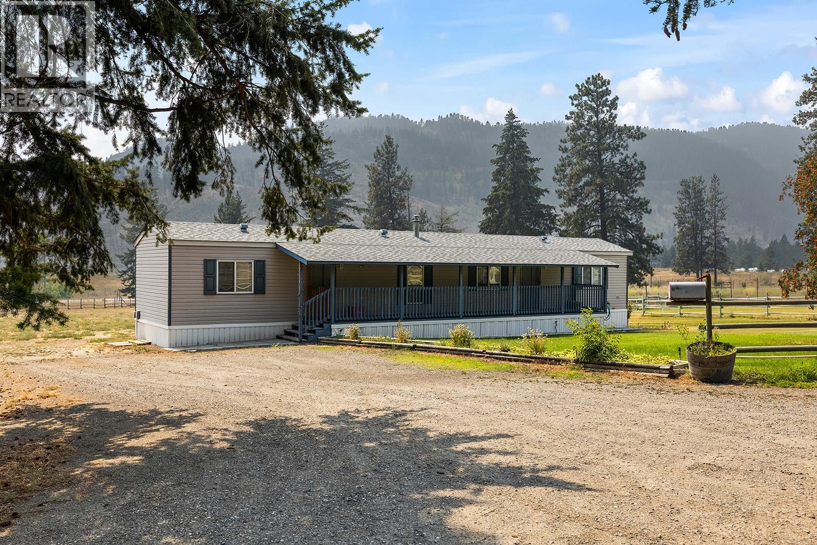 5090 MacKinnon Road, Peachland