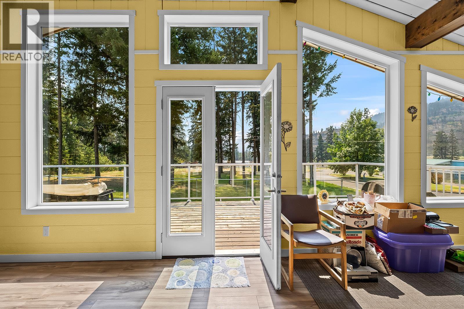 5090 MacKinnon Road, Peachland