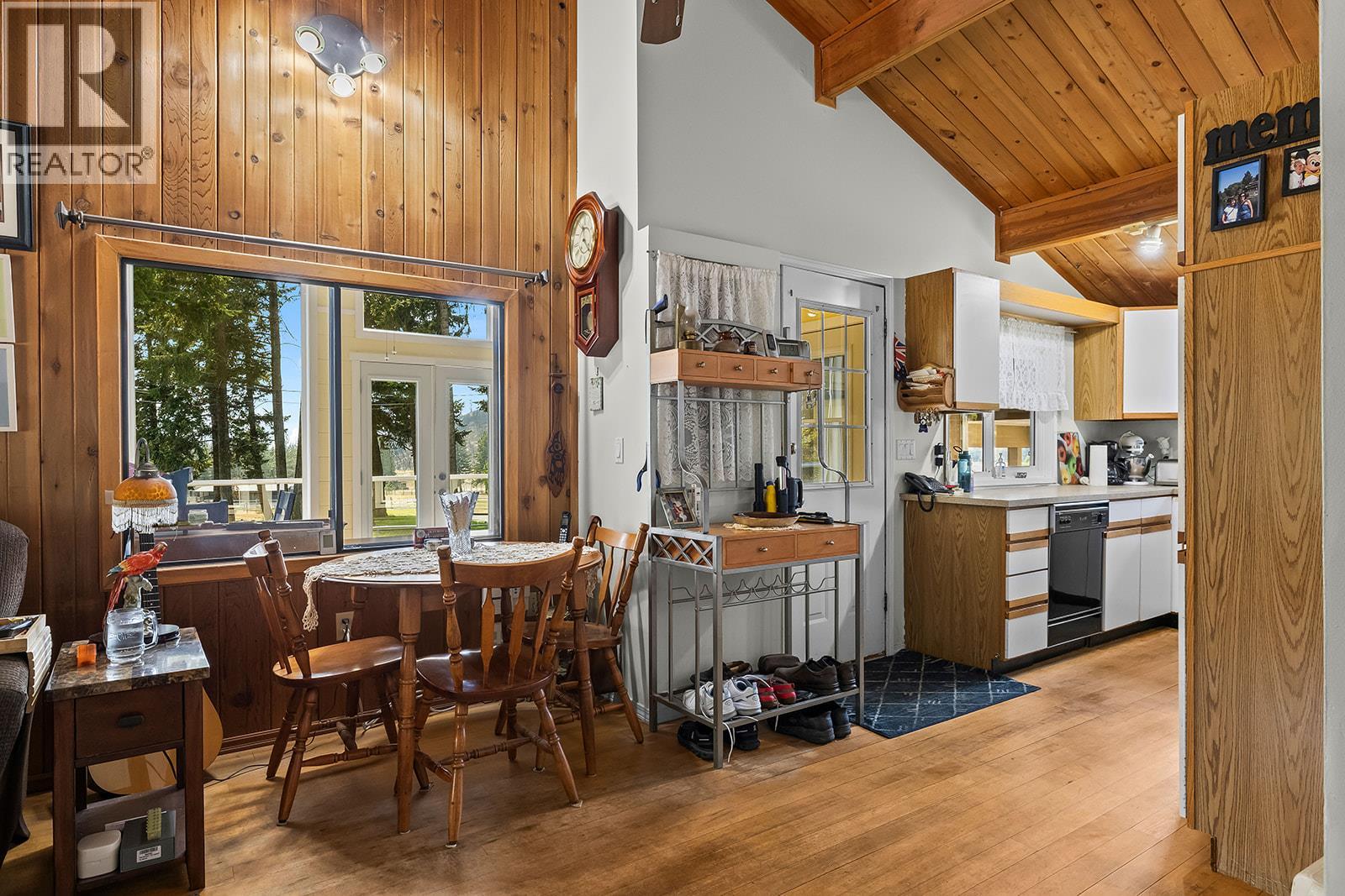 5090 MacKinnon Road - 41