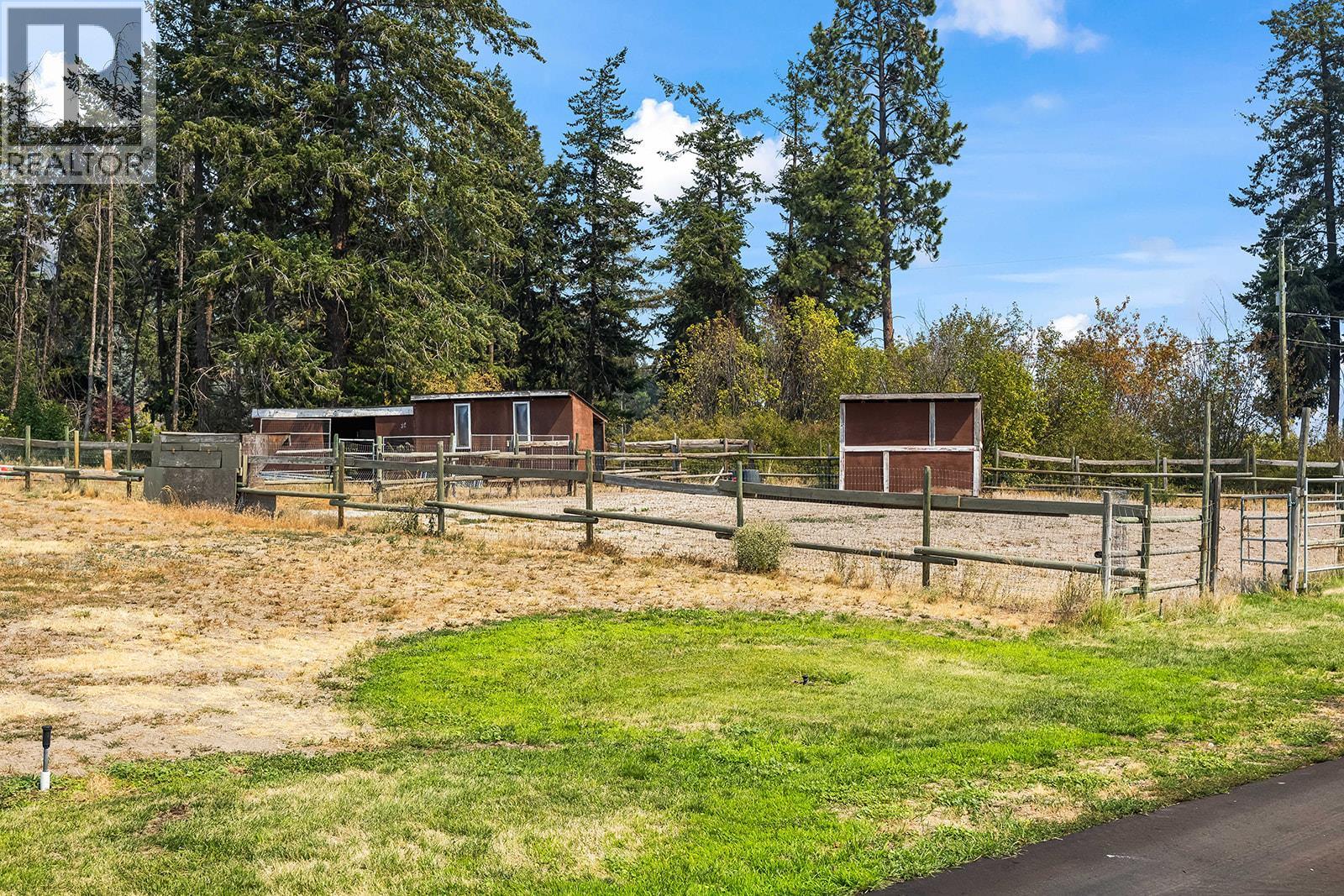 5090 MacKinnon Road - 11
