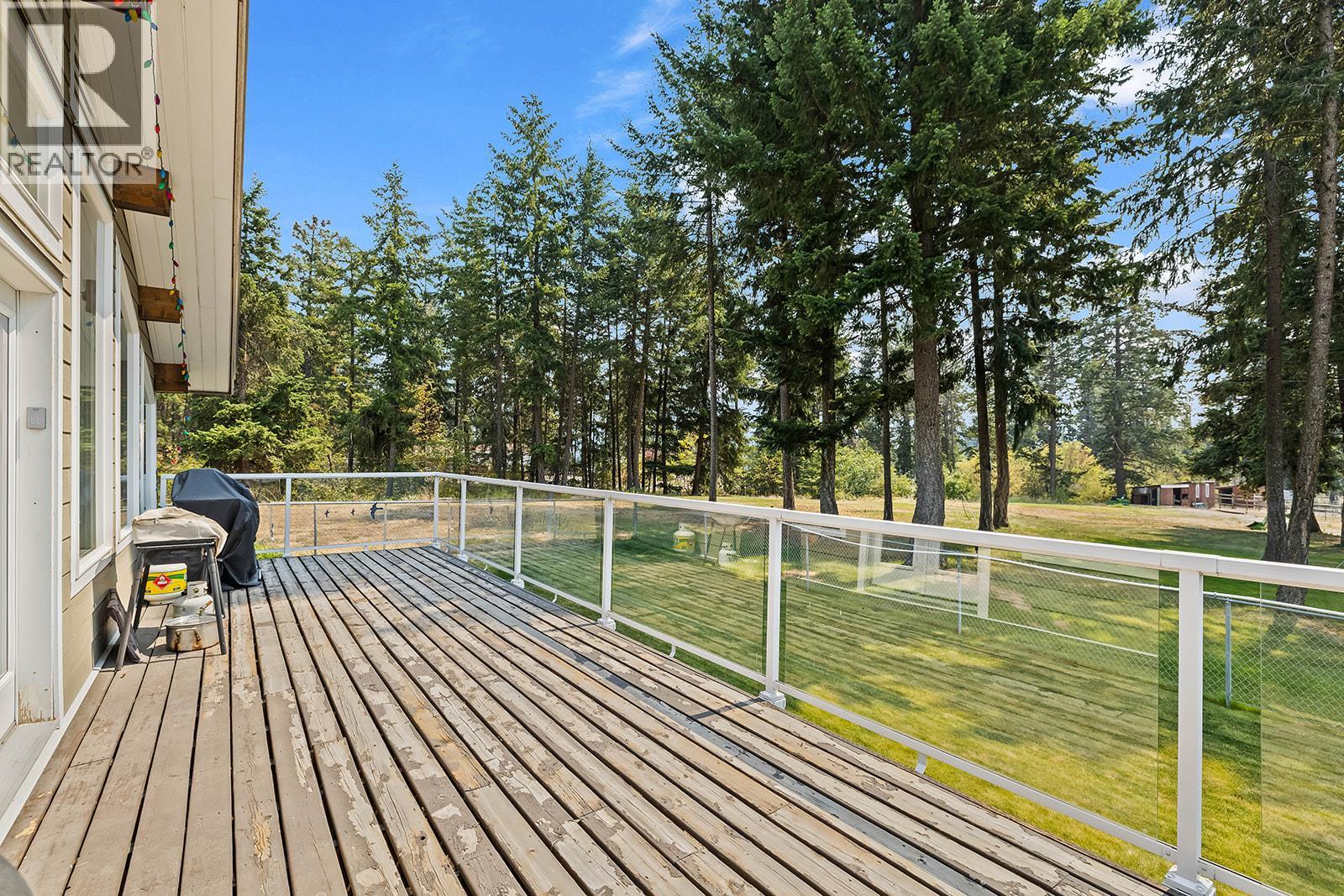 5090 MacKinnon Road, Peachland