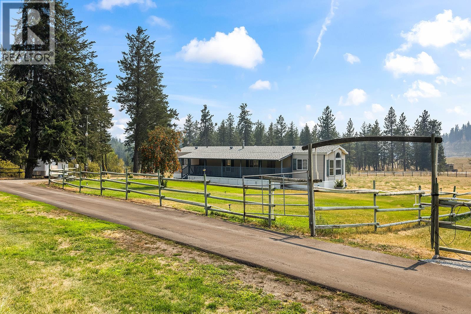 5090 MacKinnon Road, Peachland