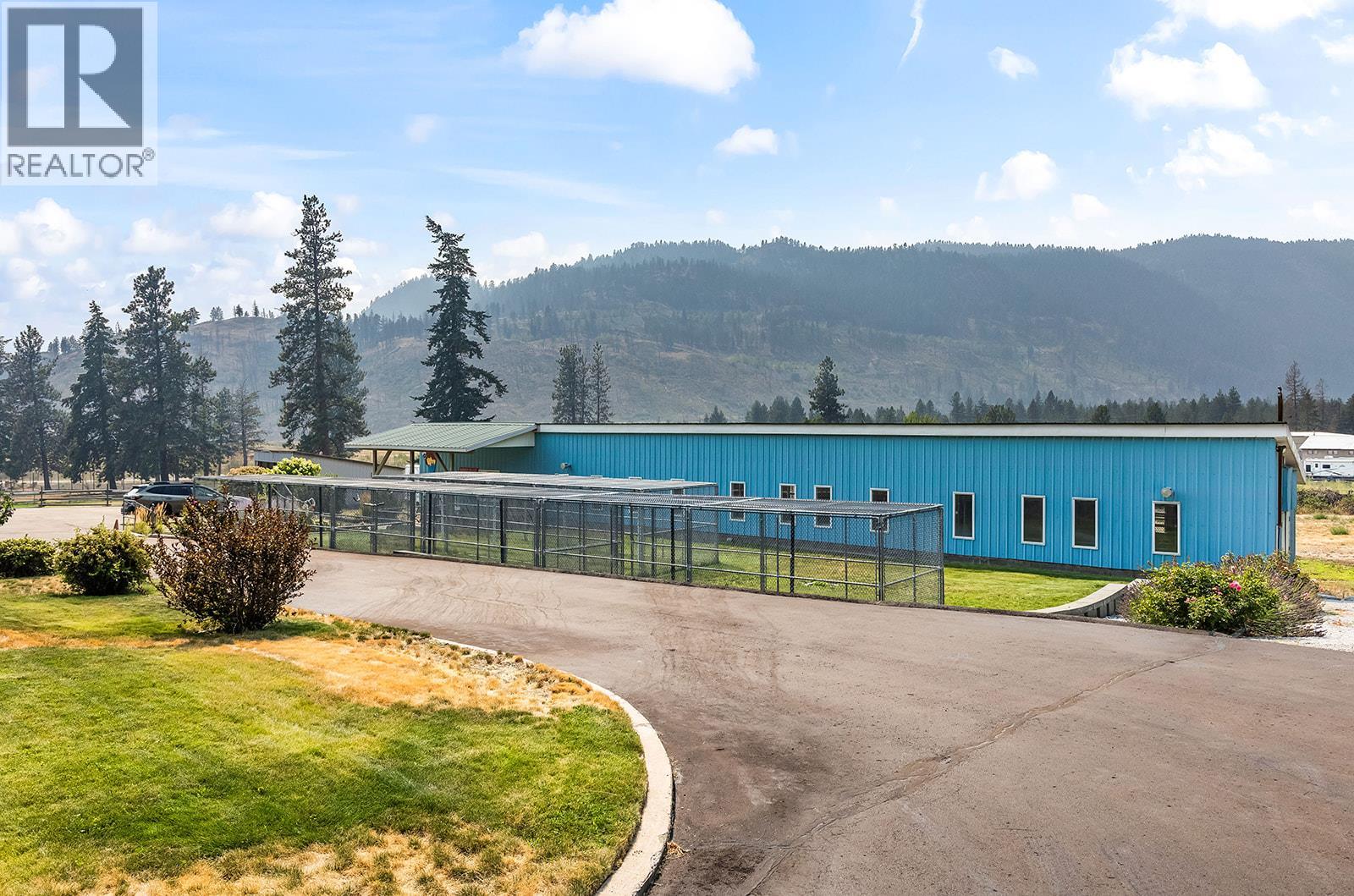 5090 MacKinnon Road - 13